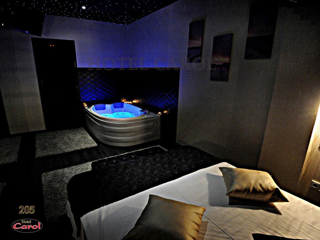 Carol Hotel Piraeus Luaran gambar