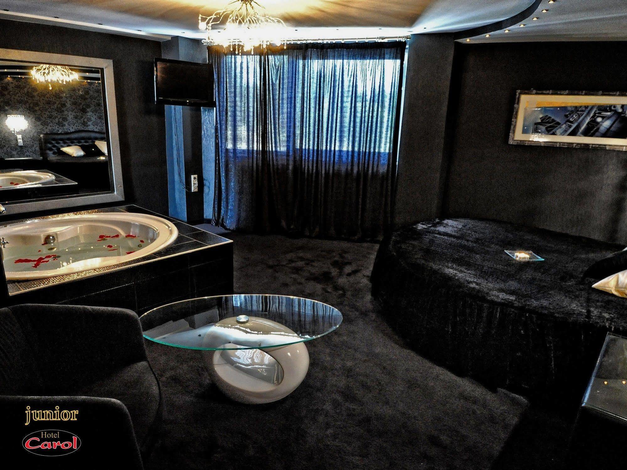 Carol Hotel Piraeus Luaran gambar