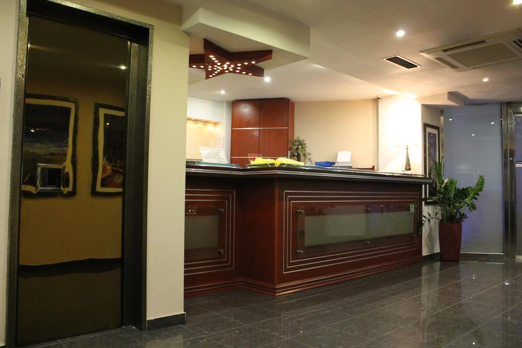 Carol Hotel Piraeus Luaran gambar